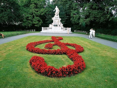 Hotel Mercure Wien Westbahnhof, Miscellaneous