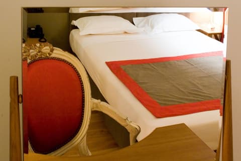 WHO - Windsor Hotel Opera, Room