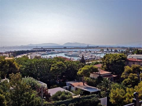 London Hotel, Beach/ocean view