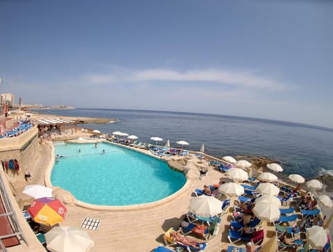 The Preluna Hotel, Pool