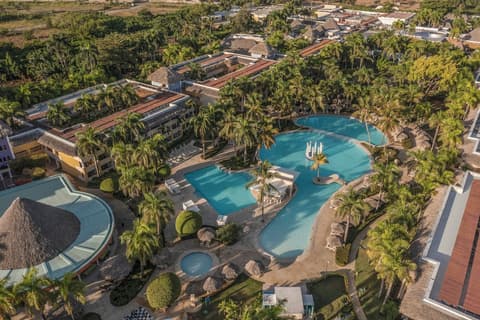 Iberostar Waves Costa Dorada - All Inclusive, Pool