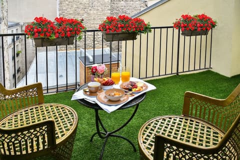 Hôtel Le Temple de Jeanne, Terrace/patio