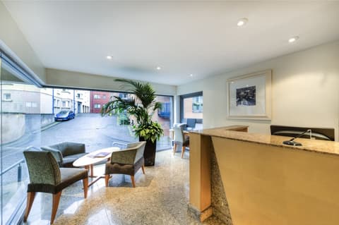 Holyrood Aparthotel, Interior entrance