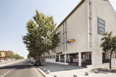 Crisol Quality Reus, Front of property