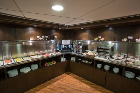 Hotel Zentral Ramiro I Oviedo, Breakfast area