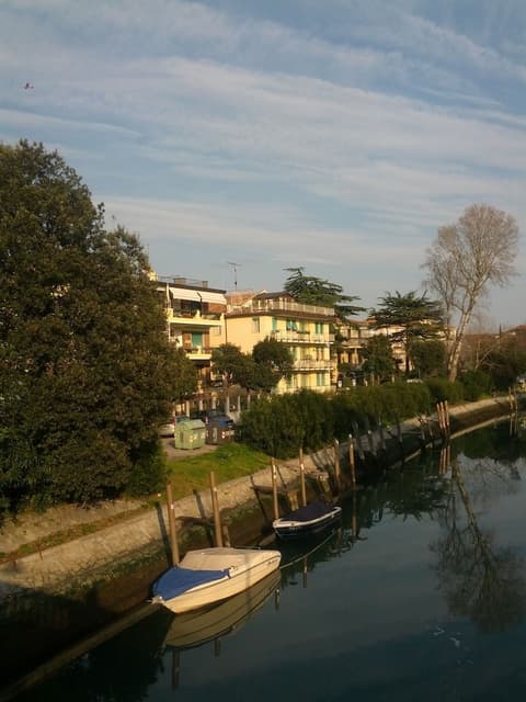Villa Tiziana Hotel, Dock