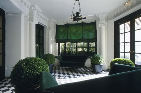 Le Dokhan’s Paris Arc de Triomphe, a Tribute Portfolio Hotel, Interior entrance