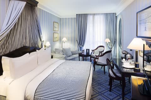 Le Dokhan’s Paris Arc de Triomphe, a Tribute Portfolio Hotel, Room