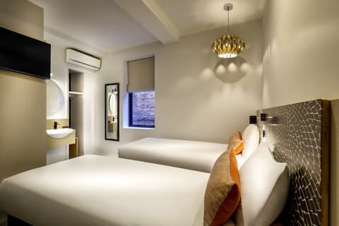 Batman’s Hill on Collins, Room