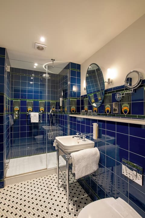 Elmbank York, Tapestry Collection by Hilton, Bathroom