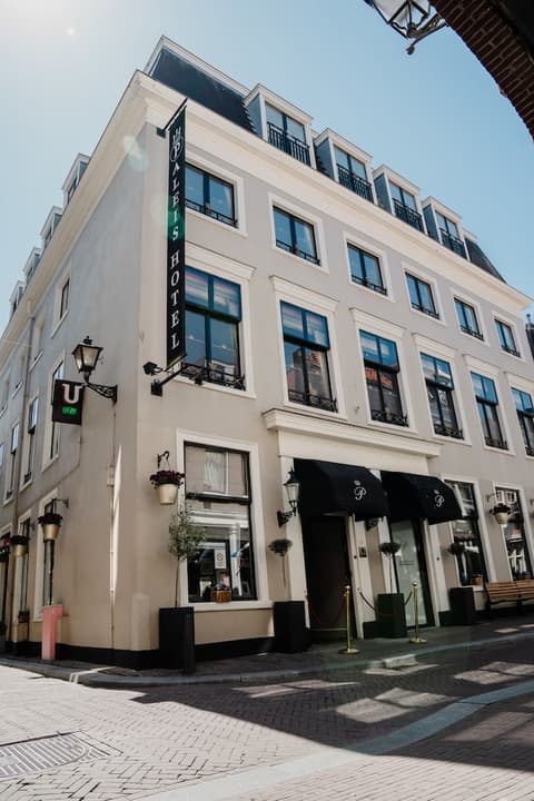 Paleis Hotel, Front of property