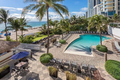 DoubleTree Resort & Spa by Hilton Ocean Point-N. Miami Beach, Pool