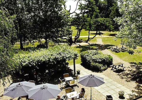 Coulsdon Manor Hotel and Golf Club, Dining