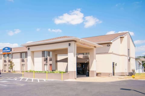 Howard Johnson by Wyndham Scott Lafayette, Exterior