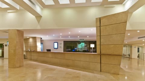 Holiday Inn Boca Del Rio by IHG, Check-in/check-out kiosk