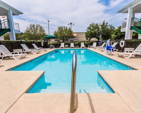 Quality Inn Trussville I-59 exit 141, Pool