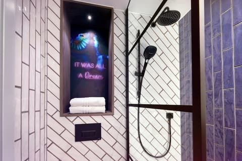 NYX Hotel London Holborn by Leonardo Hotels, Bathroom