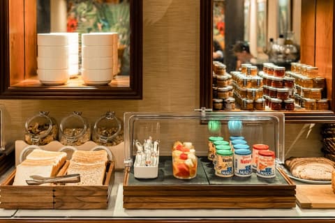Villa Montparnasse, Breakfast area