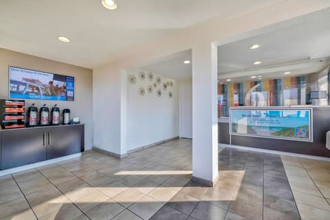 Motel 6 Anaheim, CA - Fullerton East, Lobby
