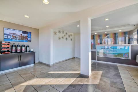Motel 6 Anaheim, CA - Fullerton East, Lobby