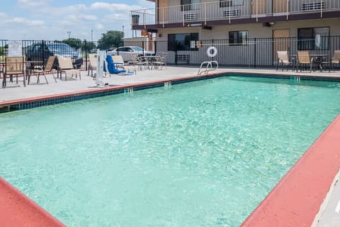 Motel 6 Mesquite, TX - Rodeo - Convention Ctr, Outdoor pool