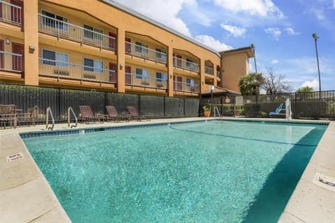 Best Western Plus Pleasanton Inn, Outdoor pool