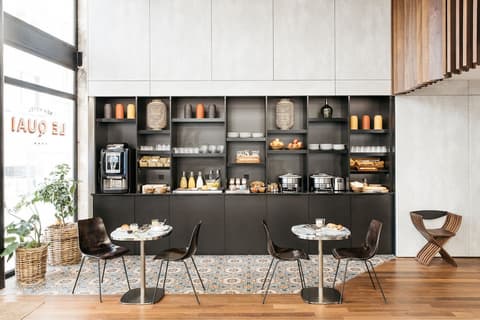 New Hotel Le Quai - Vieux Port, Breakfast area