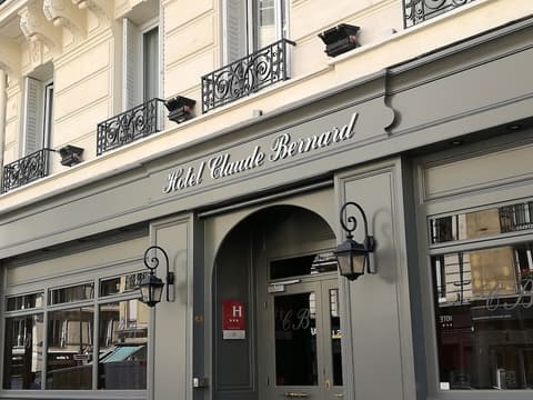Hotel Claude Bernard Saint Germain, Property entrance