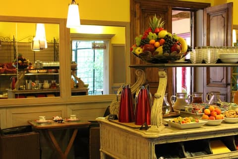 Le Relais Monceau, Breakfast buffet