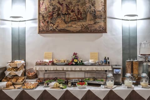 Hotel Paris, Breakfast area