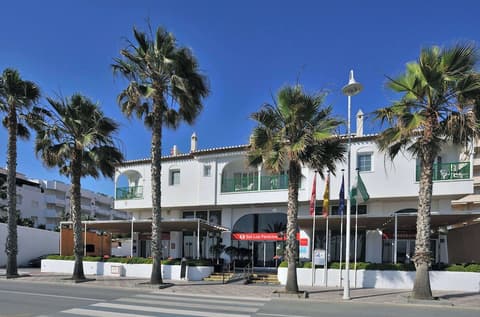 Sol Los Fenicios, Exterior