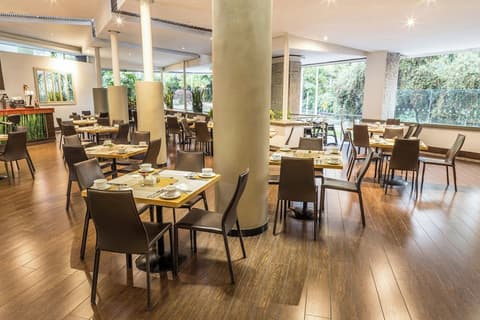 Four Points by Sheraton Medellin, Restaurant