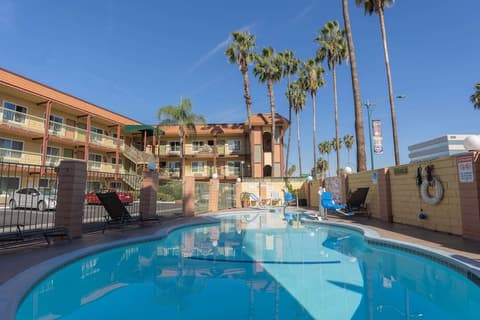 Super 8 by Wyndham Anaheim/Disneyland Drive, Pool