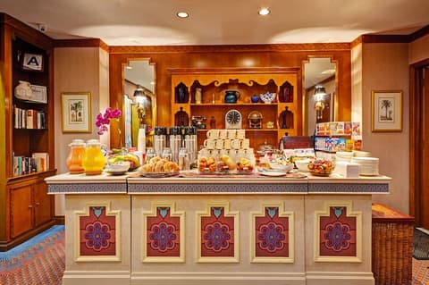 Casablanca Hotel by Library Hotel Collection, Breakfast area