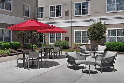 Homewood Suites by Hilton Newark-Cranford, Courtyard