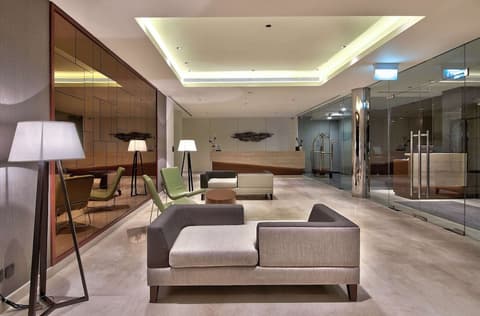 Hilton Colombo Residence, Reception