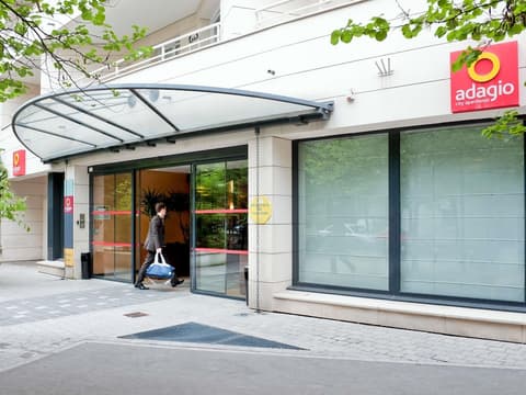 Aparthotel Adagio la Defense le Parc, Miscellaneous