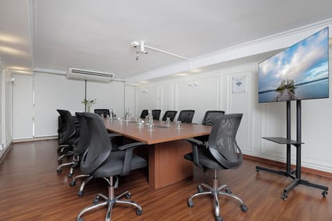 Mr Express, Business center