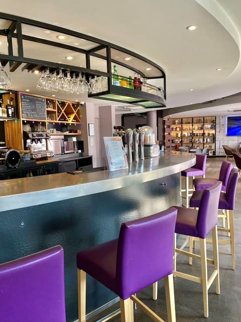 Campanile Le Blanc Mesnil, Bar (on property)