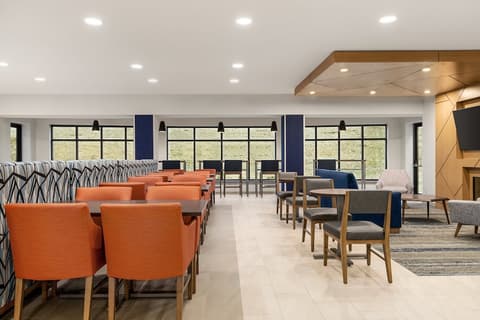 Holiday Inn Express & Suites East Greenbush (Albany-Skyline) by IHG, Breakfast meal