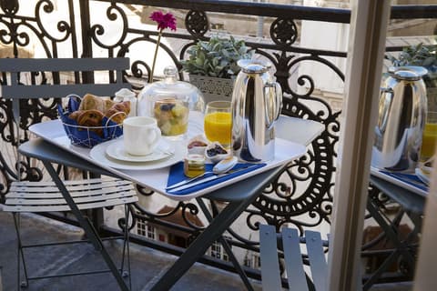 Hotel Mademoiselle, Room