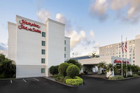 Hampton Inn & Suites San Juan, Exterior