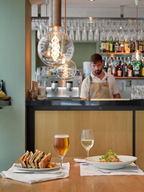 Hotel Saratoga, Restaurant