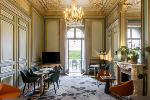 Hôtel Vendôme, Lobby sitting area