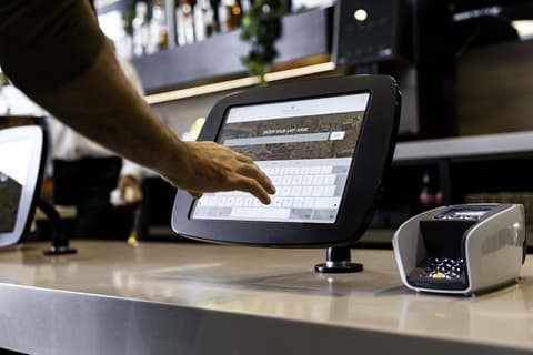 Heeton Concept Hotel Kensington, Reception