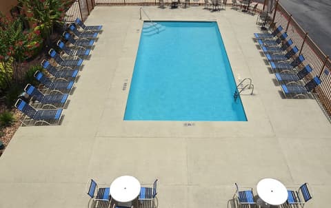 Red Roof Inn PLUS+ San Antonio Downtown - Riverwalk, Pool