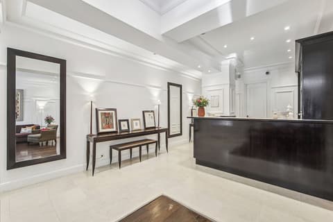 Hotel Victoires Opera, Reception