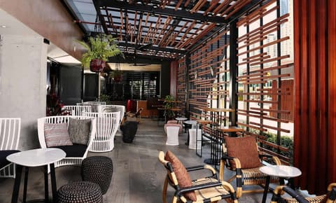 Voco Gold Coast, Bar (on property)