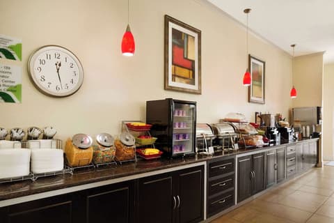 Wingate by Wyndham San Marcos, Dining