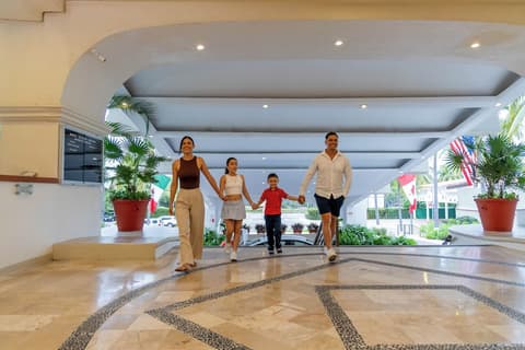Tesoro Ixtapa All Inclusive, Interior entrance